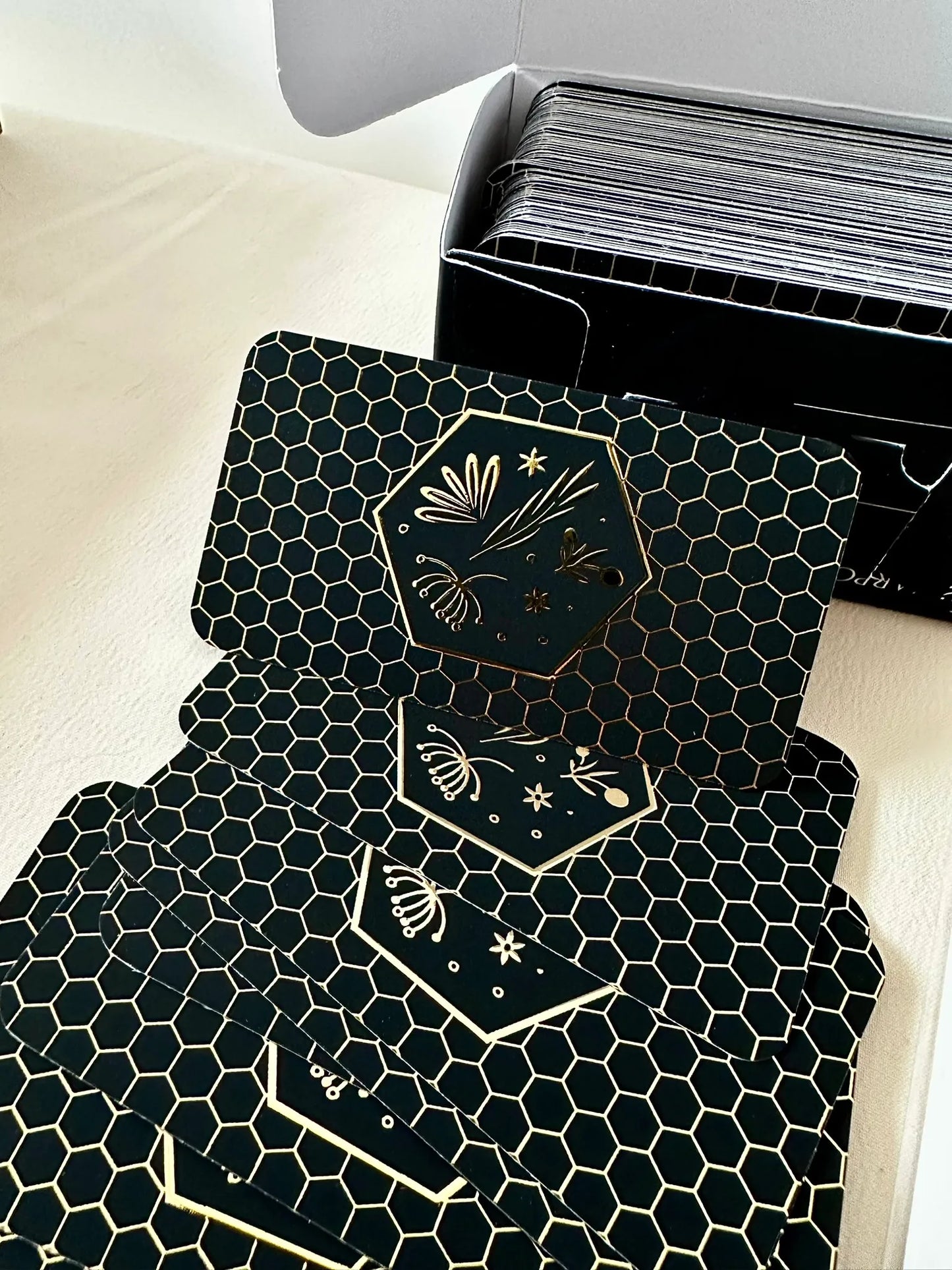 Візитки з об'ємним золотим фольгуванням